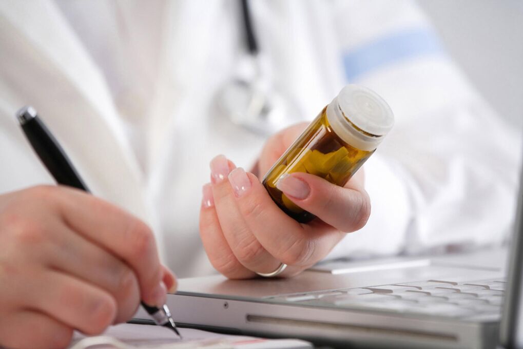 Para el tratamiento de la osteocondrosis, está indicado tomar varios medicamentos.
