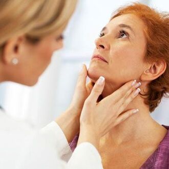 Paciente con dolor en la parte anterior del cuello.